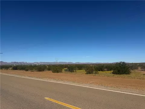 000 W Shinarump Dr, Golden Valley, AZ 86413