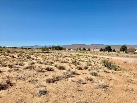 7623 E Sugarloaf St, Kingman, AZ 86401 photo 3