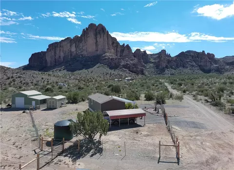 1886 S Ganado Rd, Golden Valley, AZ 86413