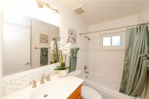 Bath - 3755 E Diagonal Way, Kingman, AZ 86409 photo 3 of 3
