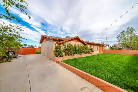 Exterior - 3755 E Diagonal Way, Kingman, AZ 86409 photo 4 of 19