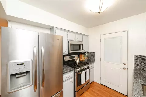 Kitchen - 3755 E Diagonal Way, Kingman, AZ 86409 photo 2 of 4