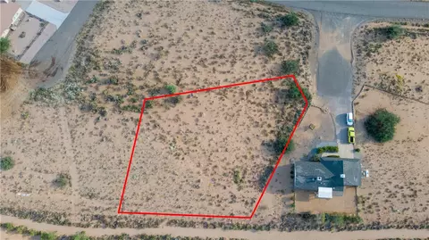 7950 E Saddleback Pl, Kingman, AZ 86401