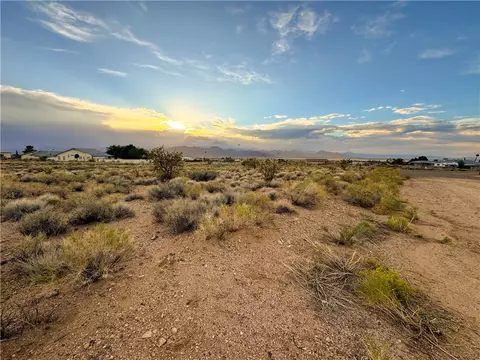 9281 N Singletree Dr, Kingman, AZ 86401