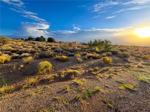 9275 N Singletree Dr, Kingman, AZ 86401