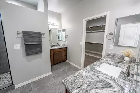 Bath - 7152 E Stetson Dr Ave, Kingman, AZ 86401 photo 2 of 2