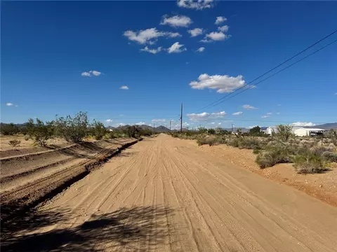 4236 N Cordes Rd, Golden Valley, AZ 86413