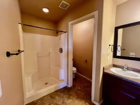 Bath - 3952 E Ames Ave, Kingman, AZ 86409 photo 2 of 4