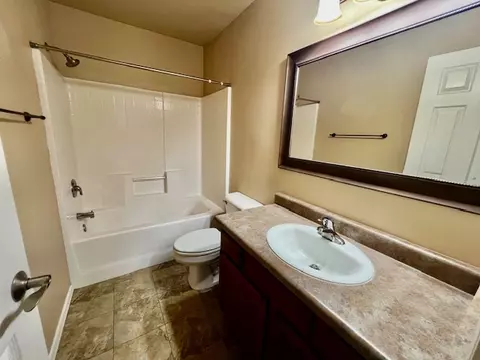 Bath - 3952 E Ames Ave, Kingman, AZ 86409 photo 4 of 4