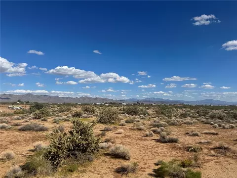 4960 Hoover Rd, Golden Valley, AZ 86413