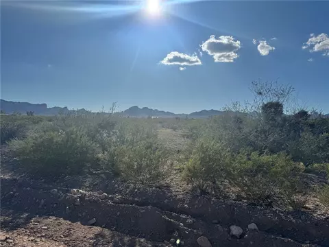 685 S Eloy Rd, Golden Valley, AZ 86413