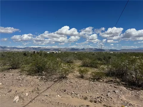 7782 W Burro Rd, Golden Valley, AZ 86413
