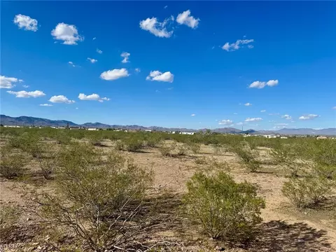 995 S Eloy Rd, Golden Valley, AZ 86413