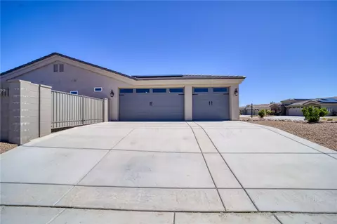 Exterior - 2115 John Wayne Dr, Kingman, AZ 86409 photo 3 of 8