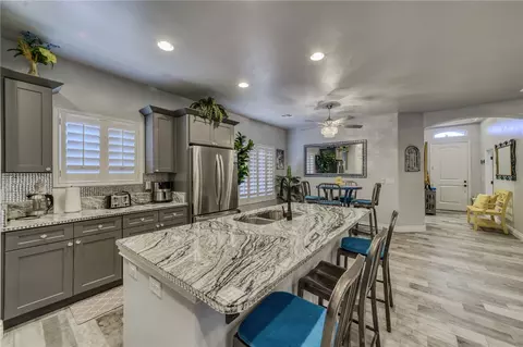 Kitchen - 2115 John Wayne Dr, Kingman, AZ 86409 photo 5 of 7