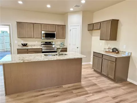 Kitchen - 2445 E Hearne Ave, Kingman, AZ 86409 photo 6 of 7
