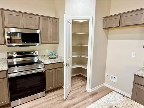 Kitchen - 2445 E Hearne Ave, Kingman, AZ 86409 photo 2 of 7