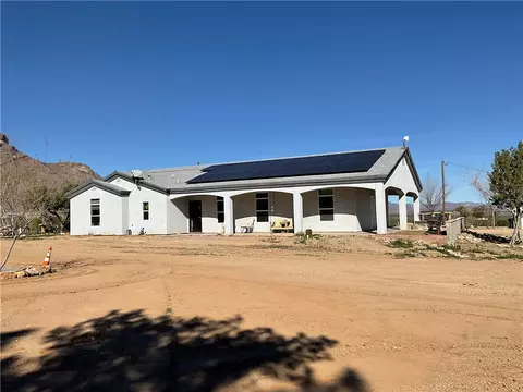 1790 S Gleeson Rd, Golden Valley, AZ 86413
