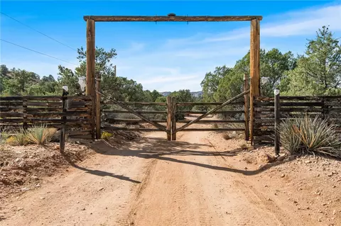 10516 E Pine Cone Way, Hackberry, AZ 86411 photo 4