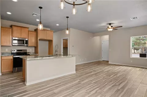 Living - 2131 Ashfork Ave, Kingman, AZ 86401 photo 4 of 4