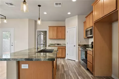 Kitchen - 2131 Ashfork Ave, Kingman, AZ 86401 photo 3 of 5