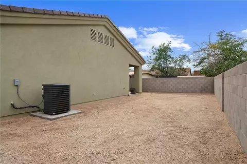 Exterior - 2131 Ashfork Ave, Kingman, AZ 86401 photo 5 of 7