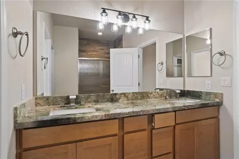 Bath - 2131 Ashfork Ave, Kingman, AZ 86401 photo 2 of 5