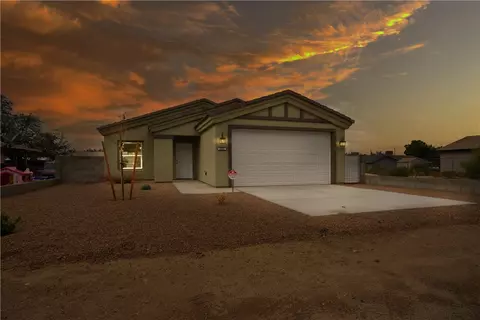 Exterior - 2131 Ashfork Ave, Kingman, AZ 86401 photo 2 of 7