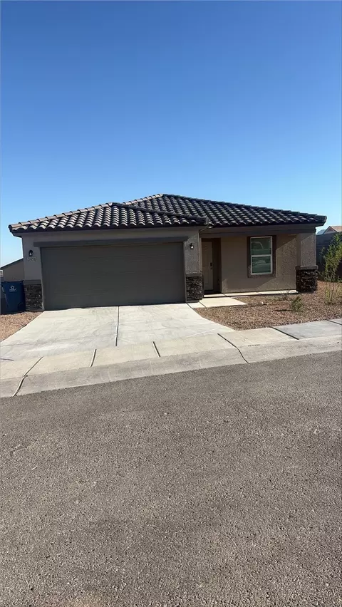 2571 Montano Ridge Dr, Bullhead City, AZ 86442