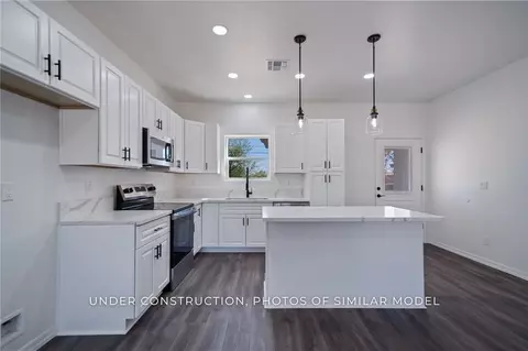 Kitchen - 3000 E Ames Ave, Kingman, AZ 86409 photo 3 of 6
