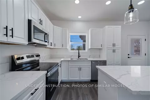 Kitchen - 3000 E Ames Ave, Kingman, AZ 86409 photo 4 of 6