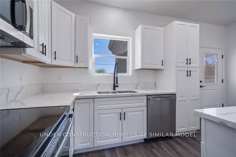 Kitchen - 3000 E Ames Ave, Kingman, AZ 86409 photo 5 of 6