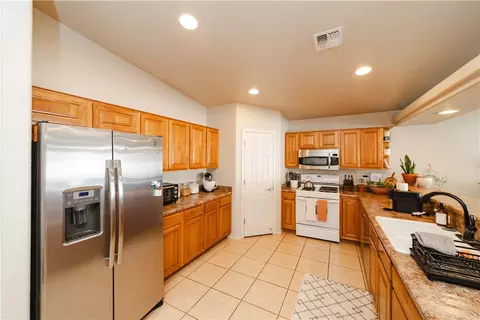 Kitchen - 3289 E Cane Dr, Kingman, AZ 86409 photo 2 of 4