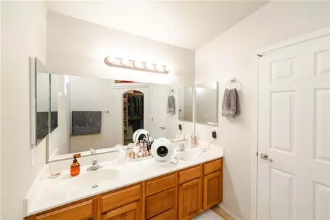 Bath - 3289 E Cane Dr, Kingman, AZ 86409 photo 1 of 2