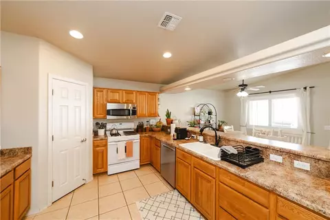Kitchen - 3289 E Cane Dr, Kingman, AZ 86409 photo 3 of 4