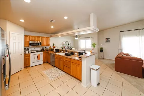 Kitchen - 3289 E Cane Dr, Kingman, AZ 86409 photo 1 of 4