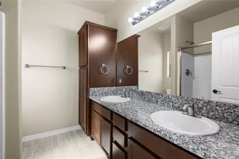 Bath - 3844 E Mcvicar Ave, Kingman, AZ 86409 photo 1 of 2