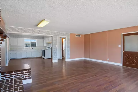 Living - 3545 E Oriole Ln, Kingman, AZ 86409 photo 1 of 8