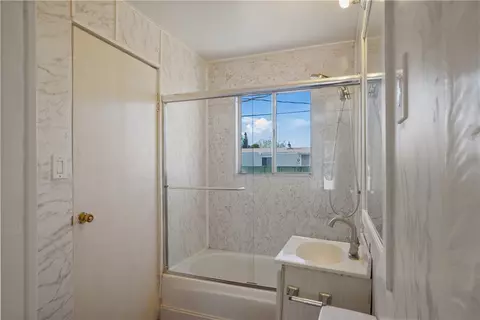 Bath - 3545 E Oriole Ln, Kingman, AZ 86409 photo 3 of 3