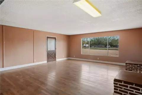 Living - 3545 E Oriole Ln, Kingman, AZ 86409 photo 2 of 8