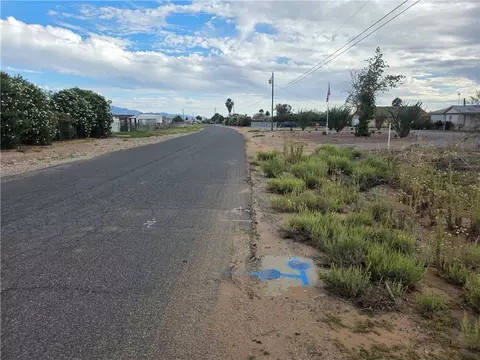 683 S San Pedro Rd, Golden Valley, AZ 86413