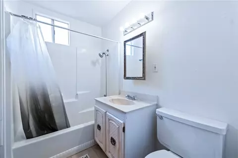 Bath - 3736 E Canary Ln, Kingman, AZ 86409 photo 2 of 3