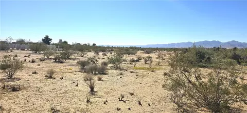 5658 W Burro Dr, Golden Valley, AZ 86413