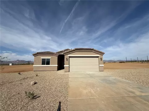 407 S Lochiel Rd, Golden Valley, AZ 86413