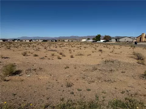000 E Silver Spur Dr, Kingman, AZ 86401