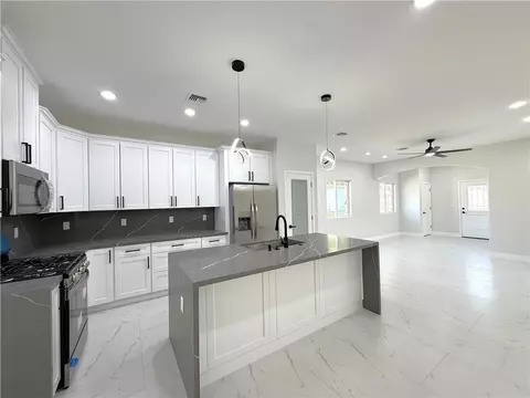 2031 Rio Grande Rd, Bullhead City, AZ 86442
