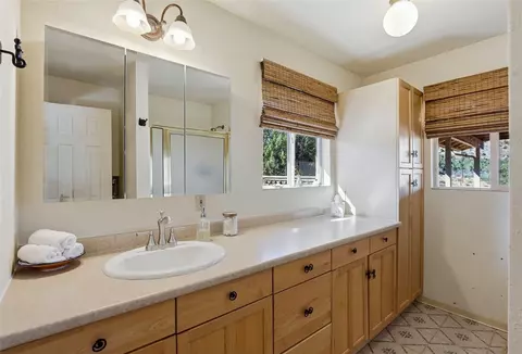 Bath - 7270 N Pine Valley Dr, Hackberry, AZ 86411 photo 3 of 3