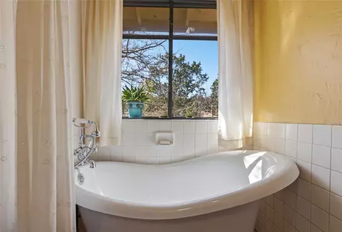 Bath - 7270 N Pine Valley Dr, Hackberry, AZ 86411 photo 2 of 3