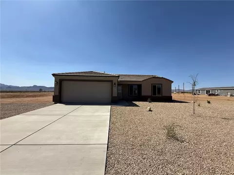 397 S Lochiel Rd, Golden Valley, AZ 86413