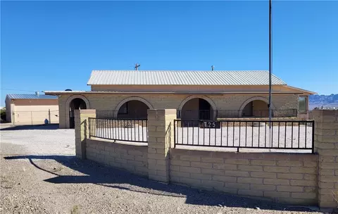725 W Queen Tut Dr #8, Meadview, AZ 86444